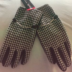 Ladies knit gloves